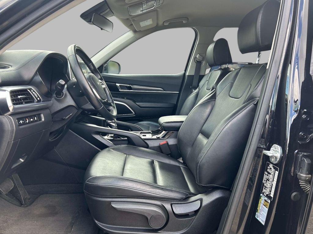Used 2022 Black Kia LX image 14