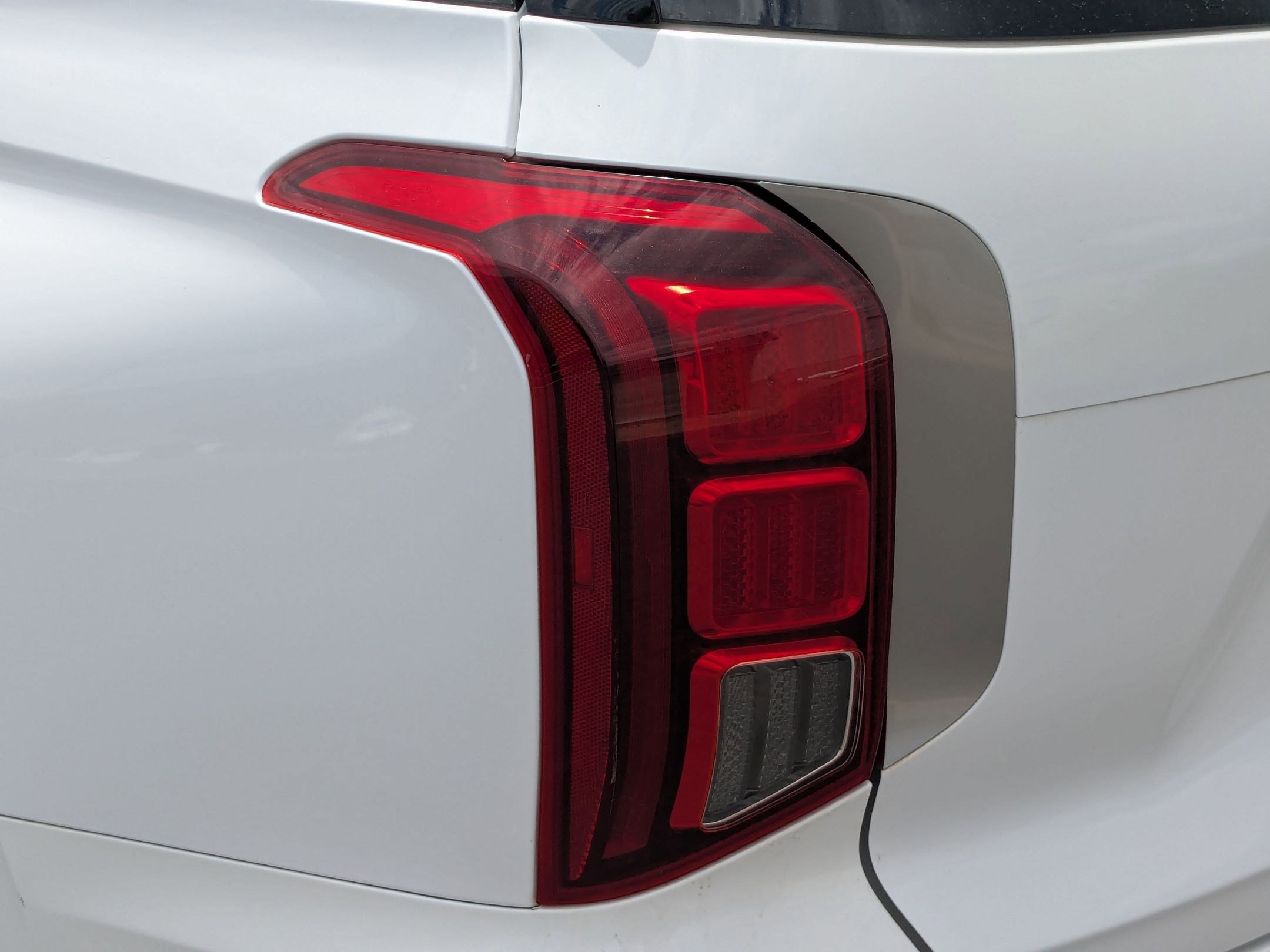 Used 2020 Hyper White Hyundai SEL image 11