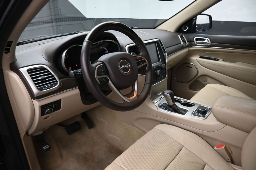 Used 2017 Gray Jeep Overland image 18
