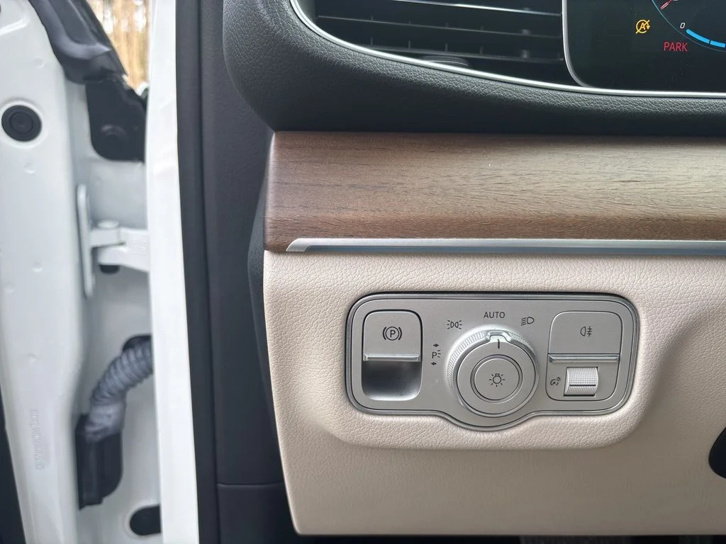 Used 2022 White Mercedes-Benz GLE 350 image 47