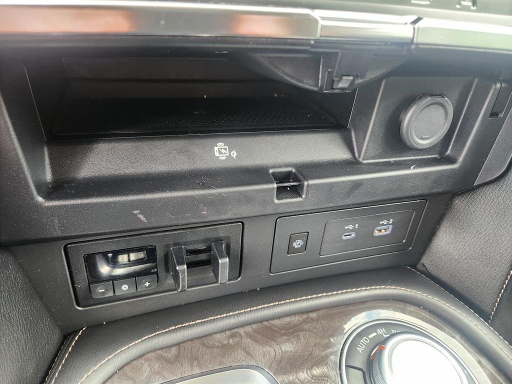 Used 2023 Red Nissan Platinum image 19