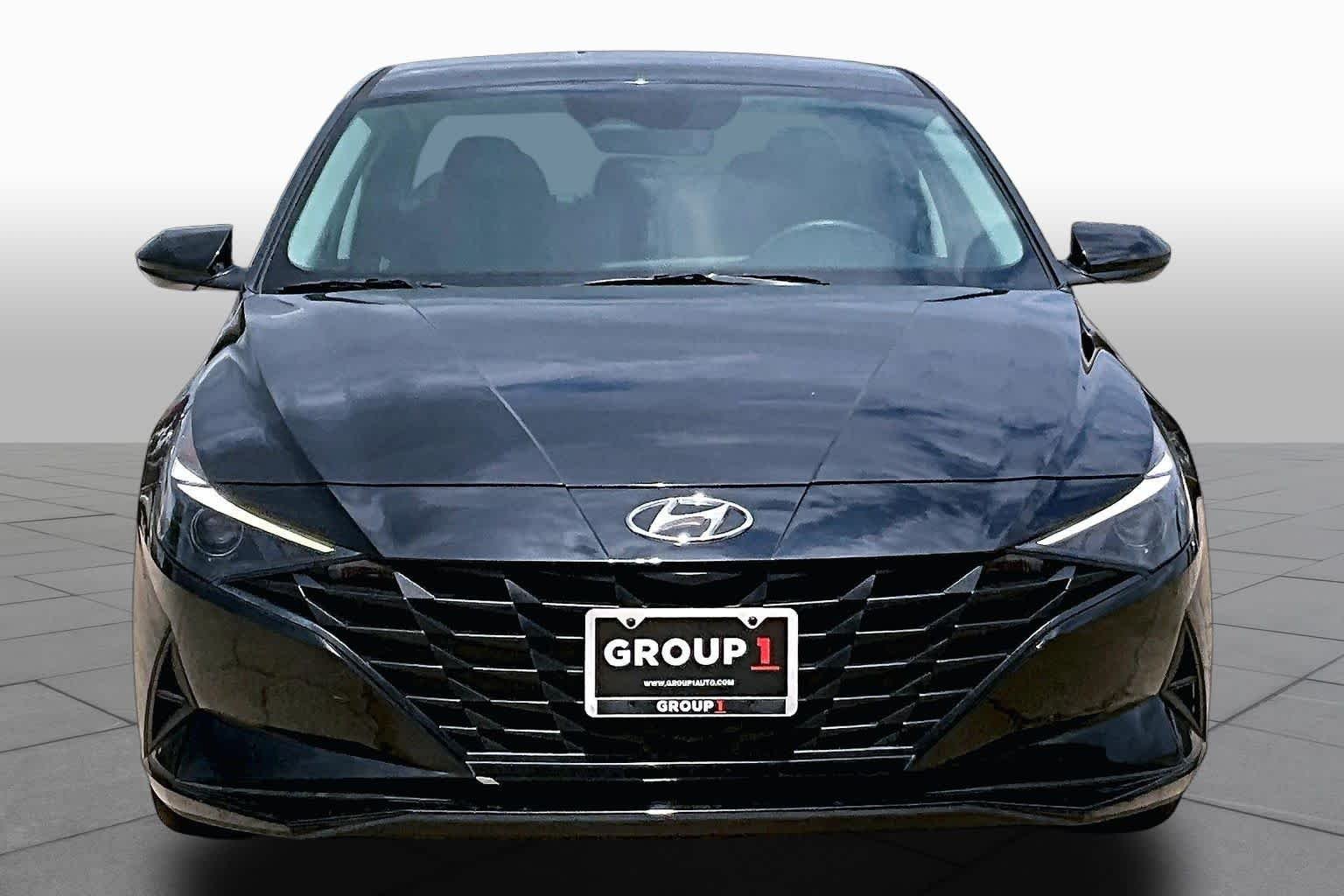 Used 2023 Phantom Black Hyundai SEL image 4