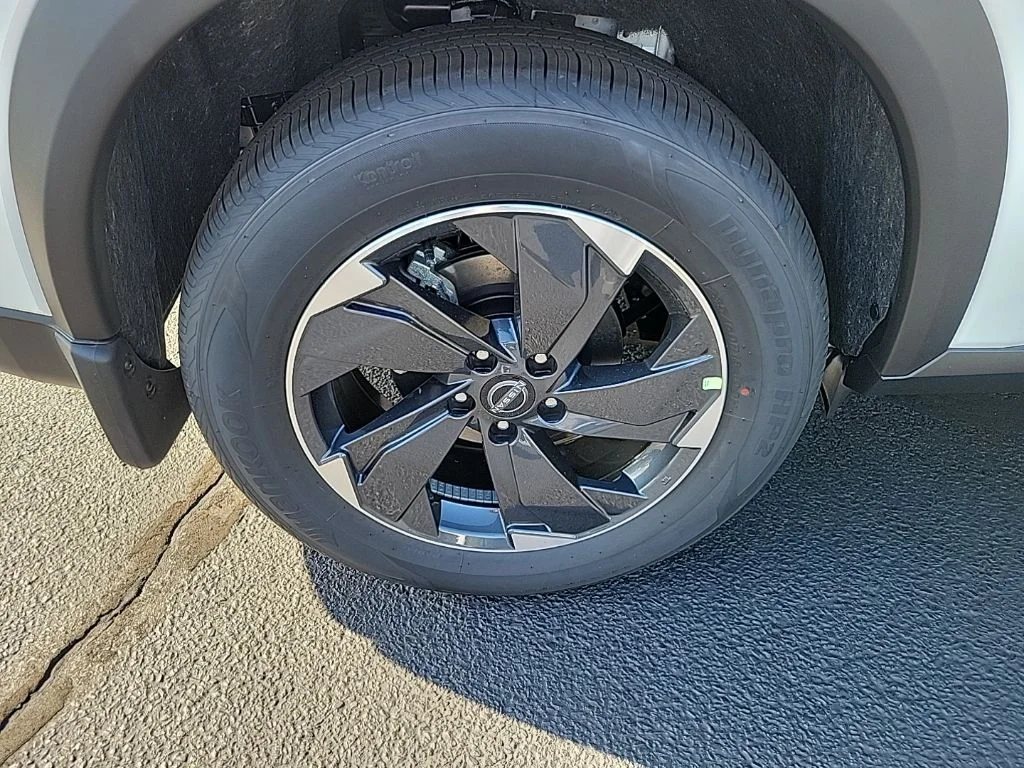 2026 Nissan Rogue SV - Photo 11