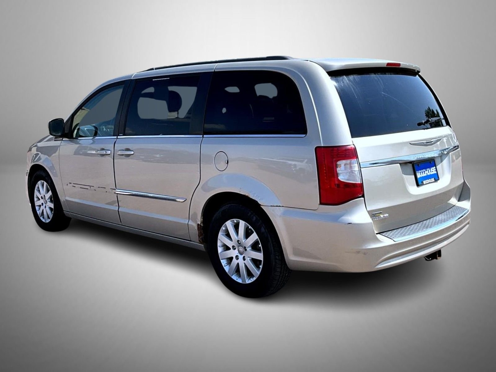 Used 2014 Beige Chrysler Touring image 7