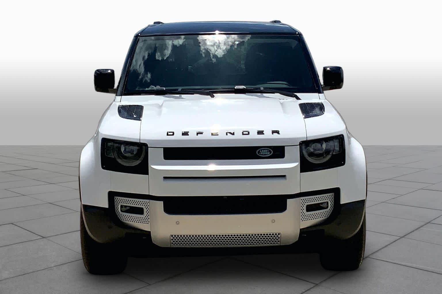 Used 2024 Fuji White Land Rover S image 4