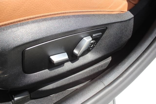 Used 2020 White BMW 530i xDrive image 3