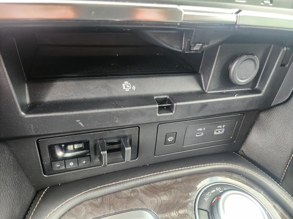Used 2023 Red Nissan Platinum image 19