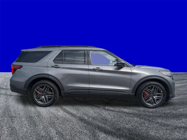 New 2026 Carbonized Gray Metallic Ford ST-Line image 3