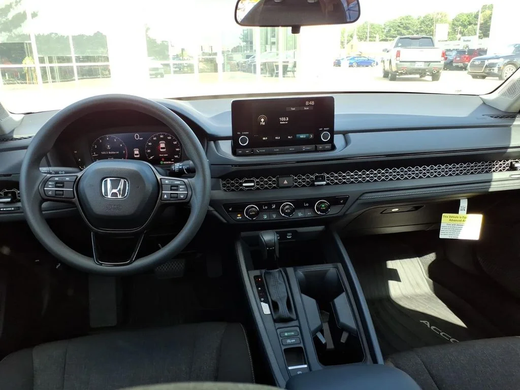 2025 Honda Accord SE - Photo 9