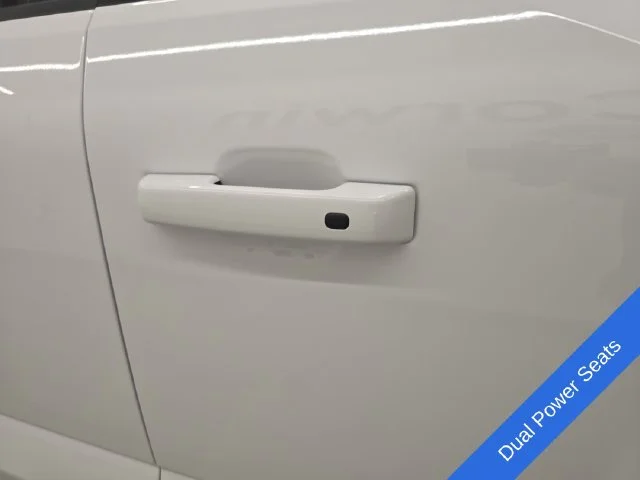 New 2027 Oxford White Ford F-350® Lariat® image 8