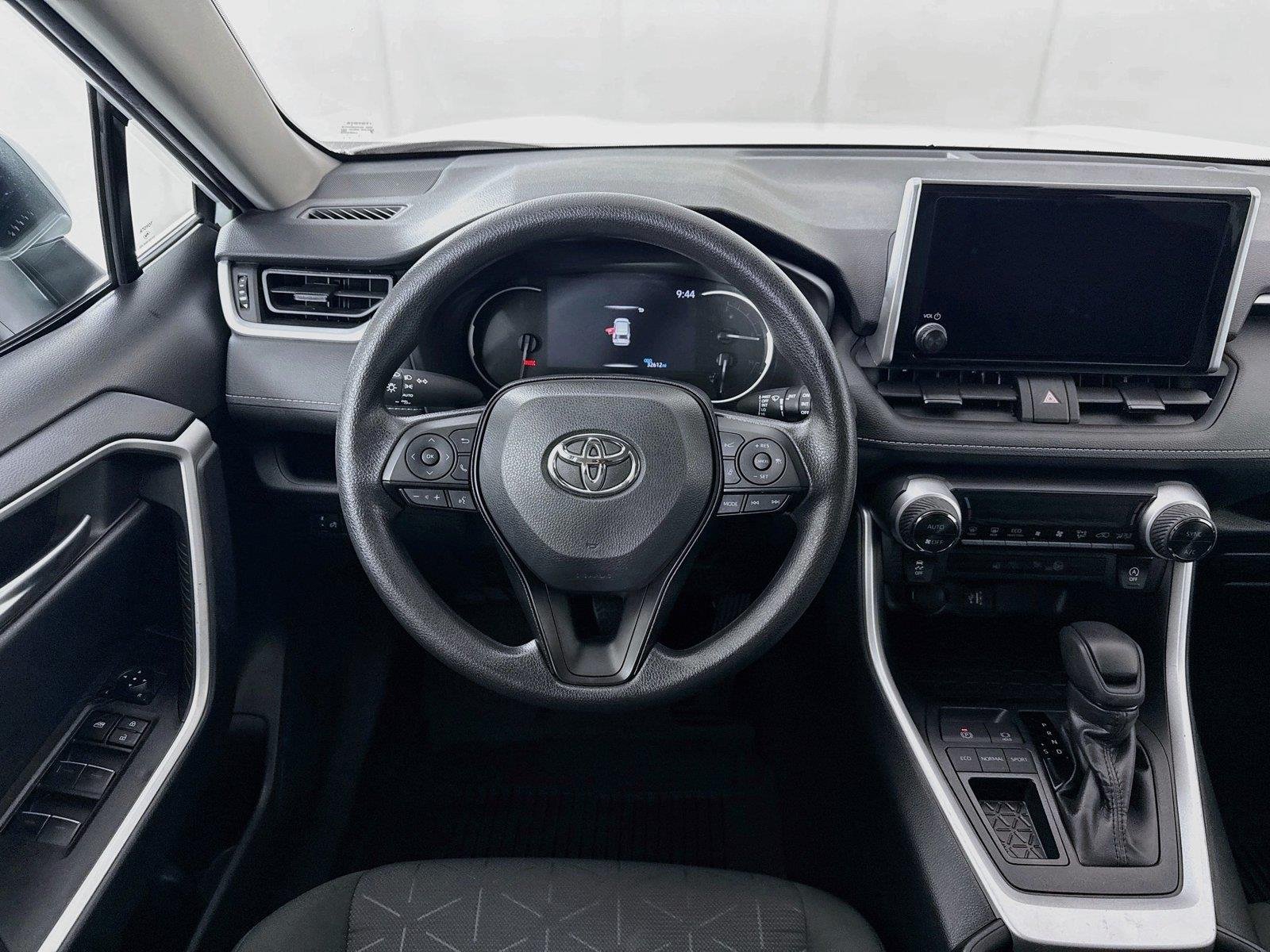 Used 2025 Ice Cap Toyota XLE image 31