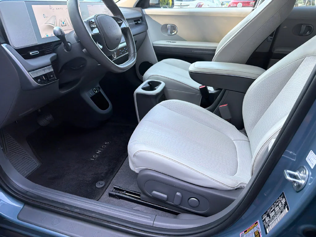 Used 2023 Blue Hyundai SEL image 9