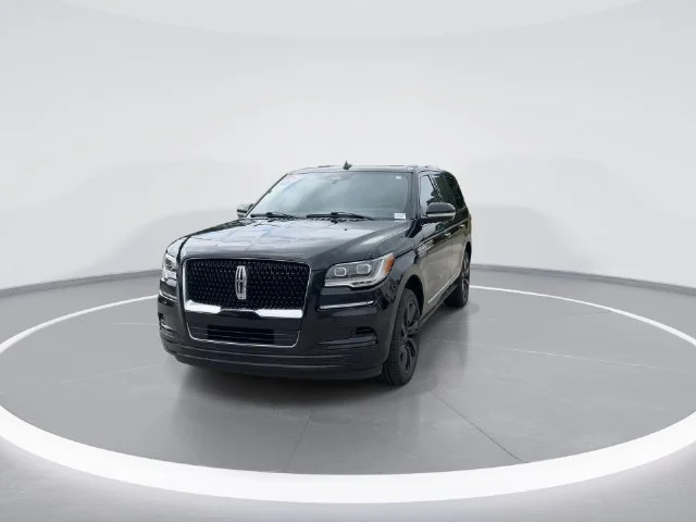 Used 2024 Black Lincoln Reserve image 2