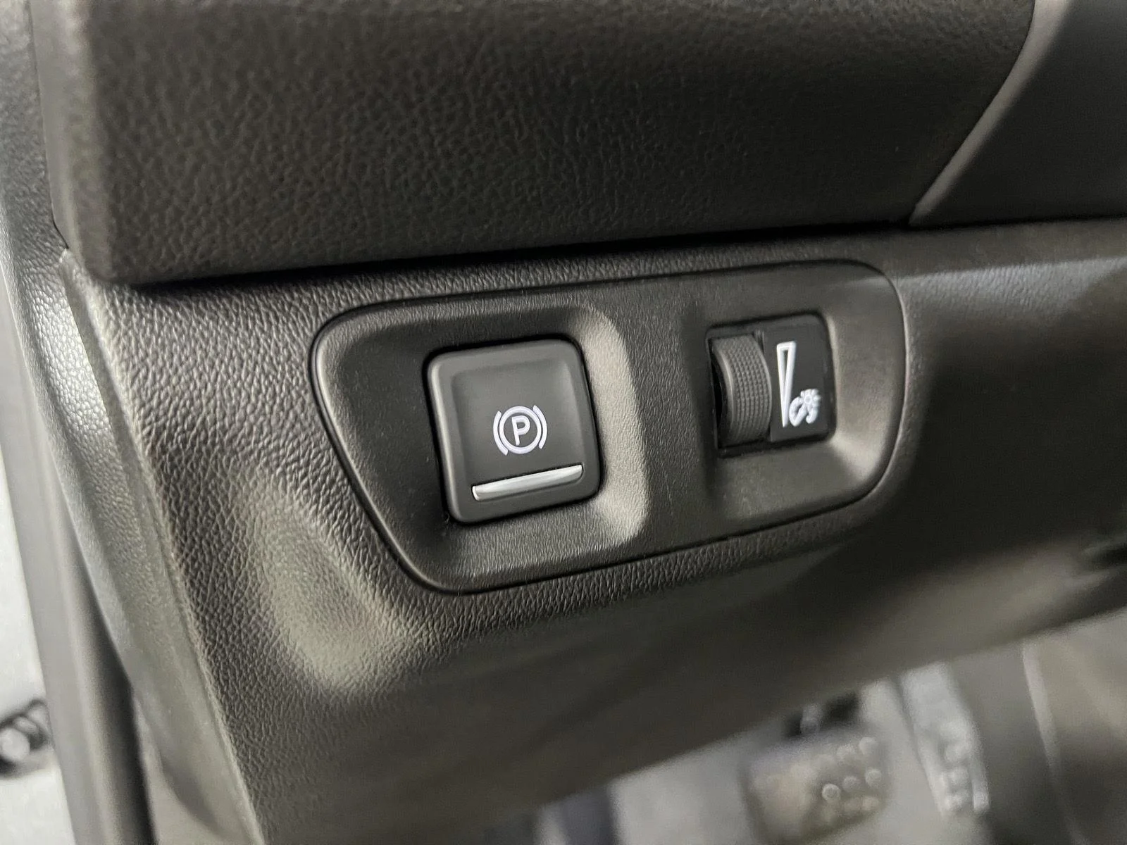 Used 2023 STERLING METALLIC GMC SLT image 40