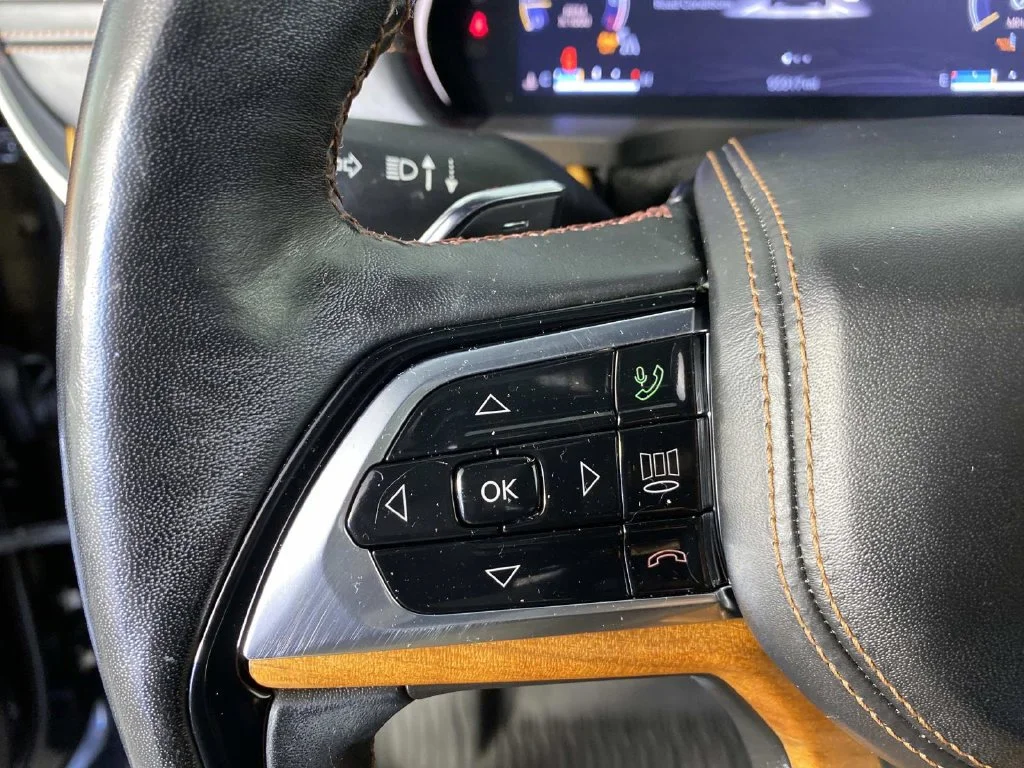 Used 2021 Diamond Black Jeep Summit image 16