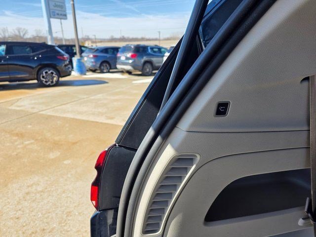 Used 2022 Fathom Blue Pearlcoat Chrysler Touring L image 11