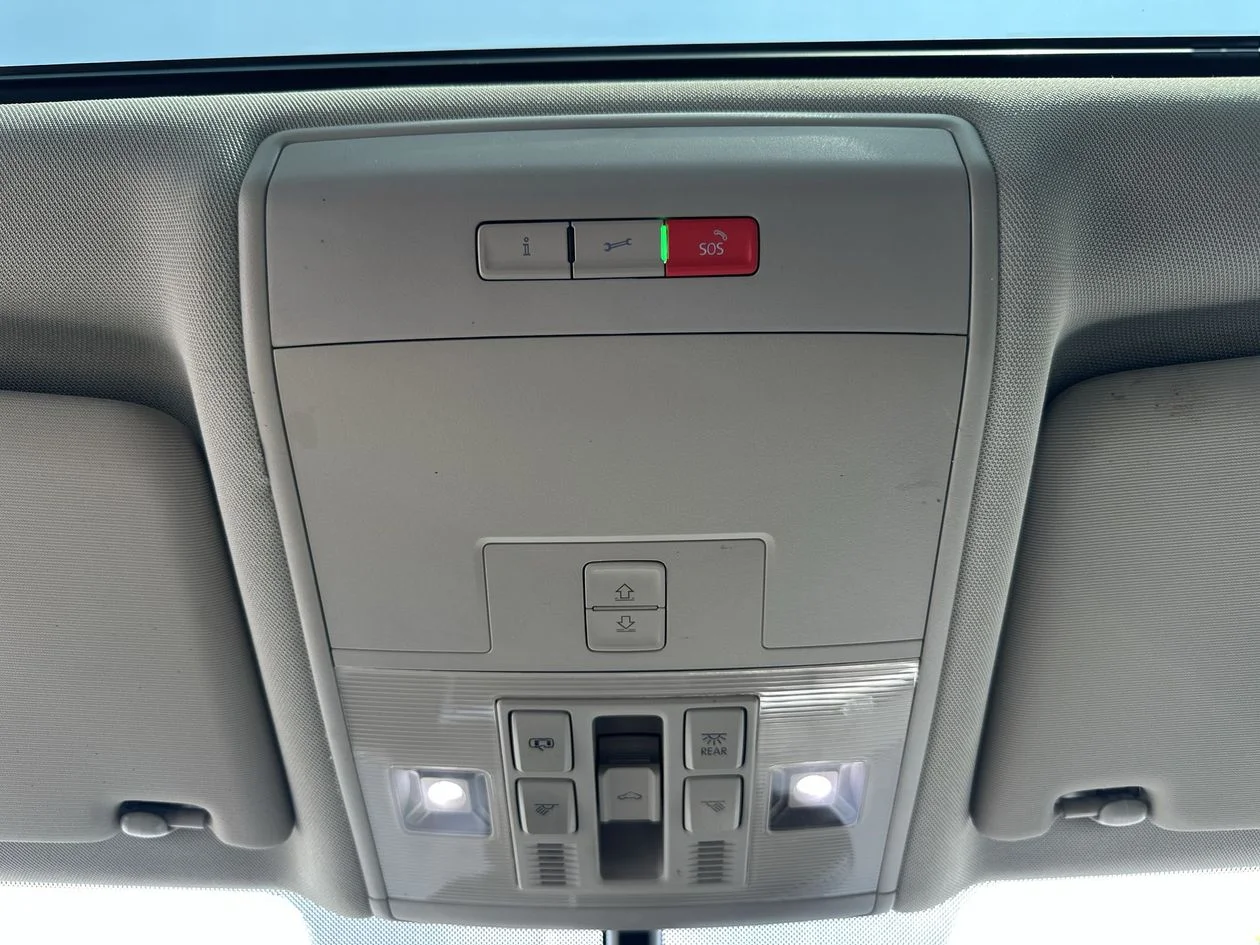 Used 2022 Gray Volkswagen 3.6L V6 SE w/Technology image 25