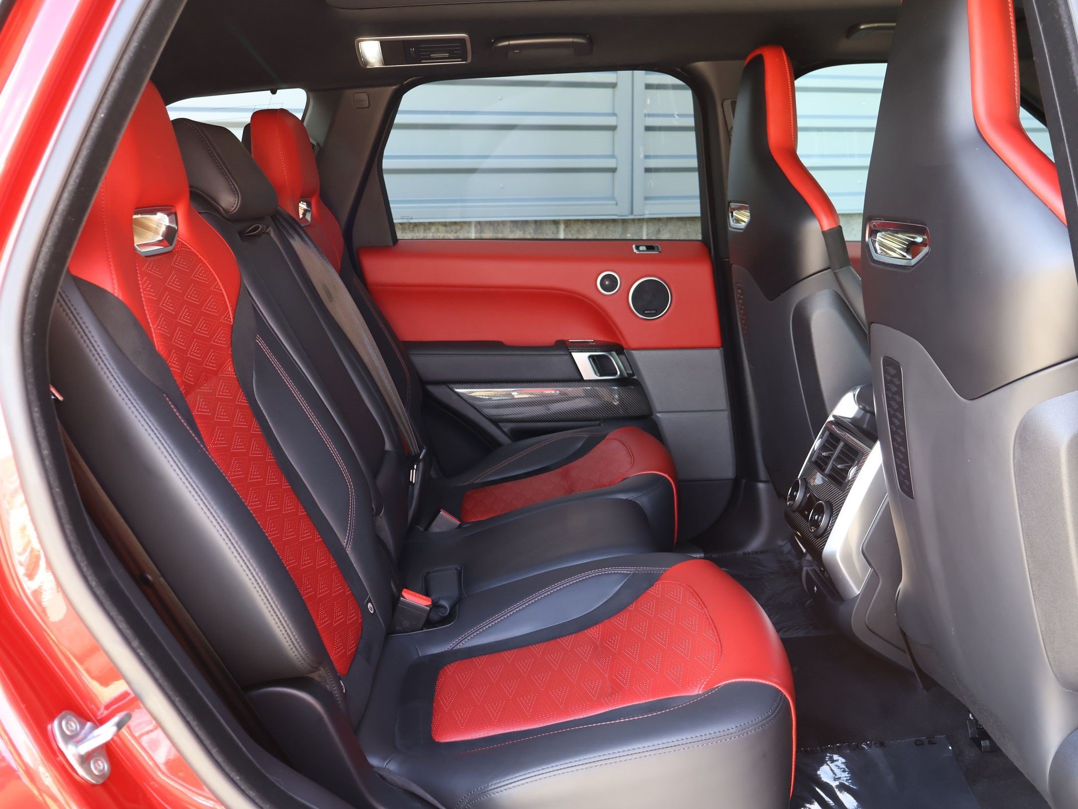 Used 2022 Firenze Red Metallic Land Rover SVR image 29