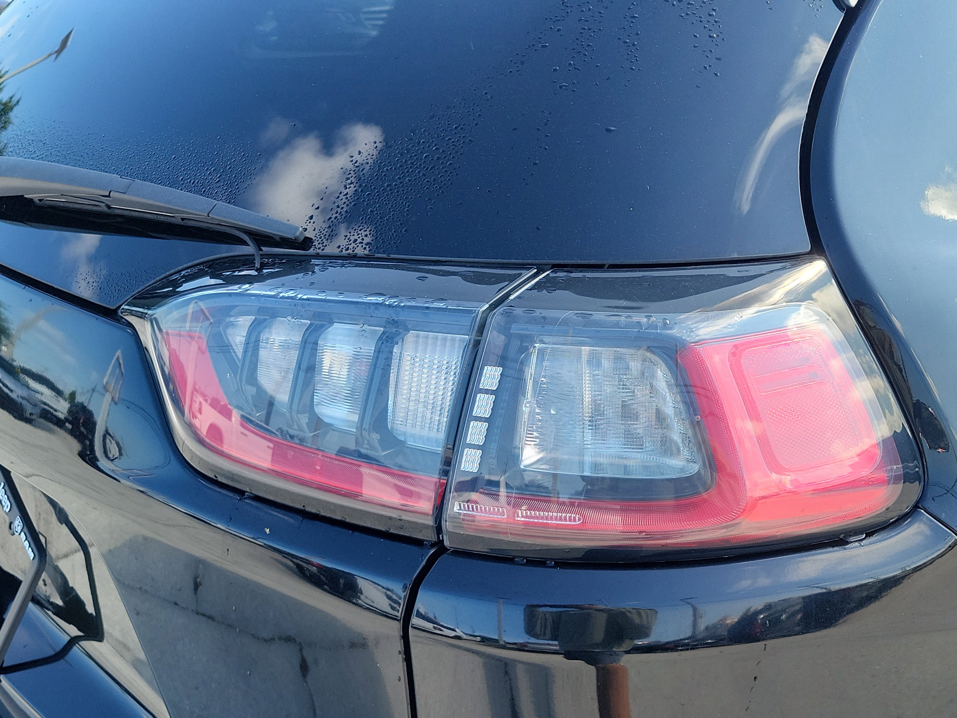Used 2019 Diamond Black Crystal Pearlcoat Jeep Latitude Plus image 11