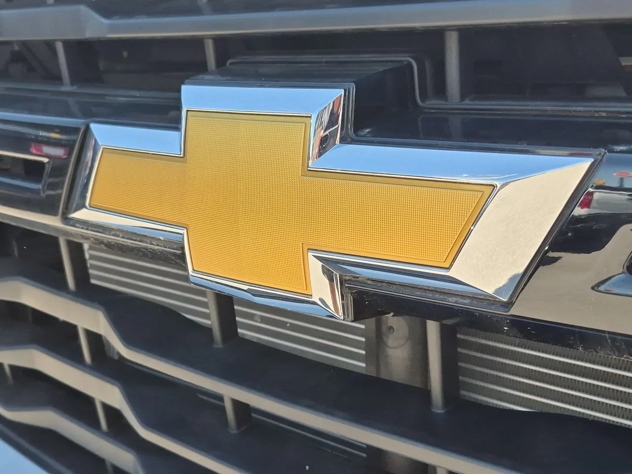 New 2025 Summit White Chevrolet Work Truck image 29