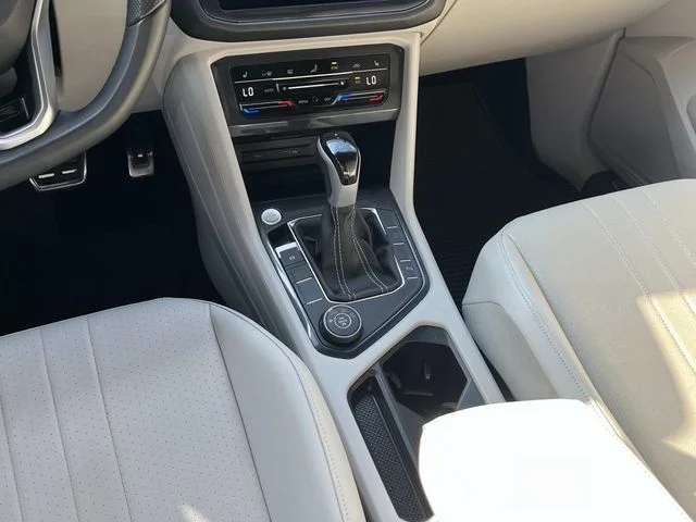 Used 2024  Volkswagen 2.0T SE R-Line Black image 13