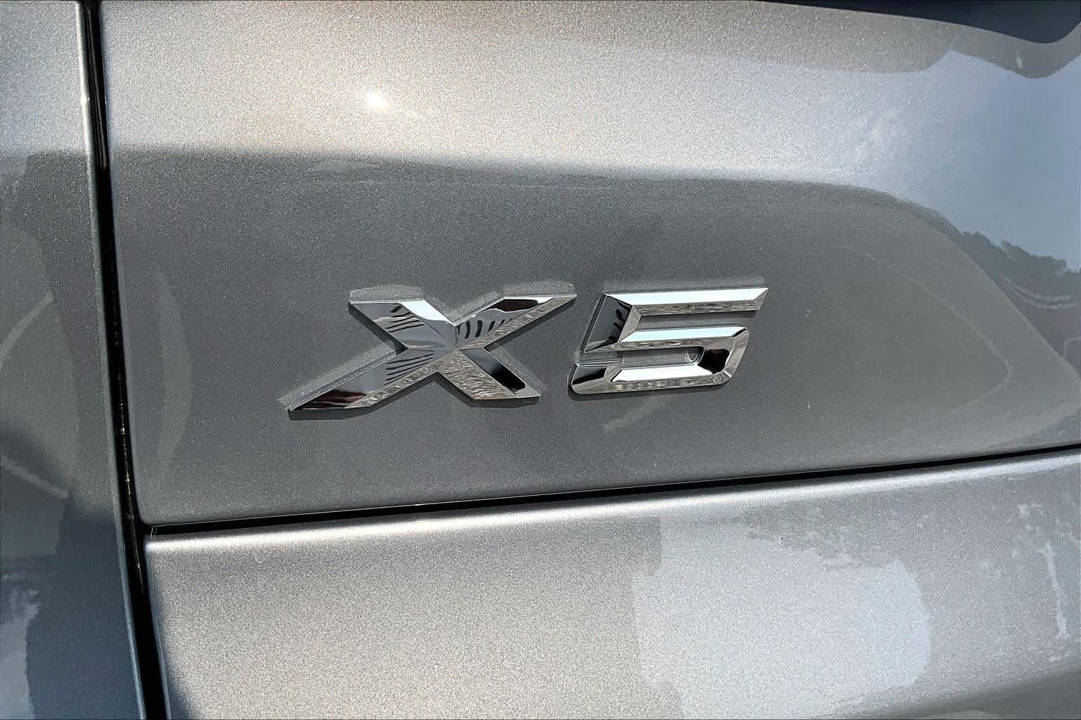 Used 2026 Skyscraper Grey Metallic BMW sDrive40i image 31