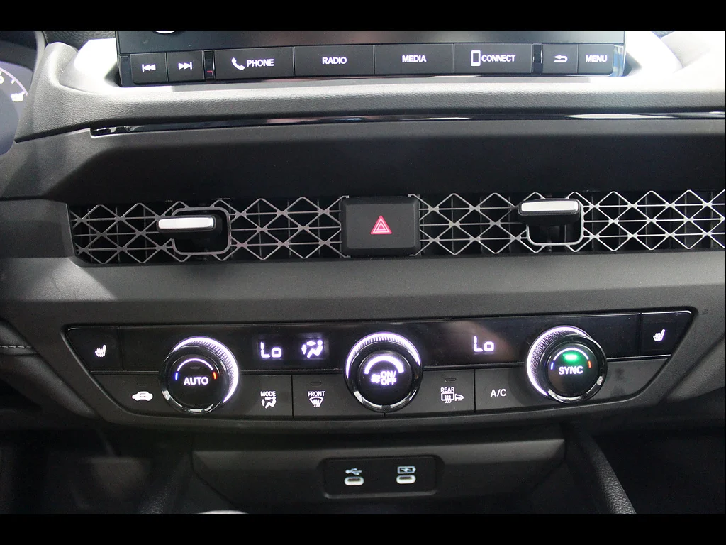 Certified Used 2025 Platinum White Pearl Honda SE image 29