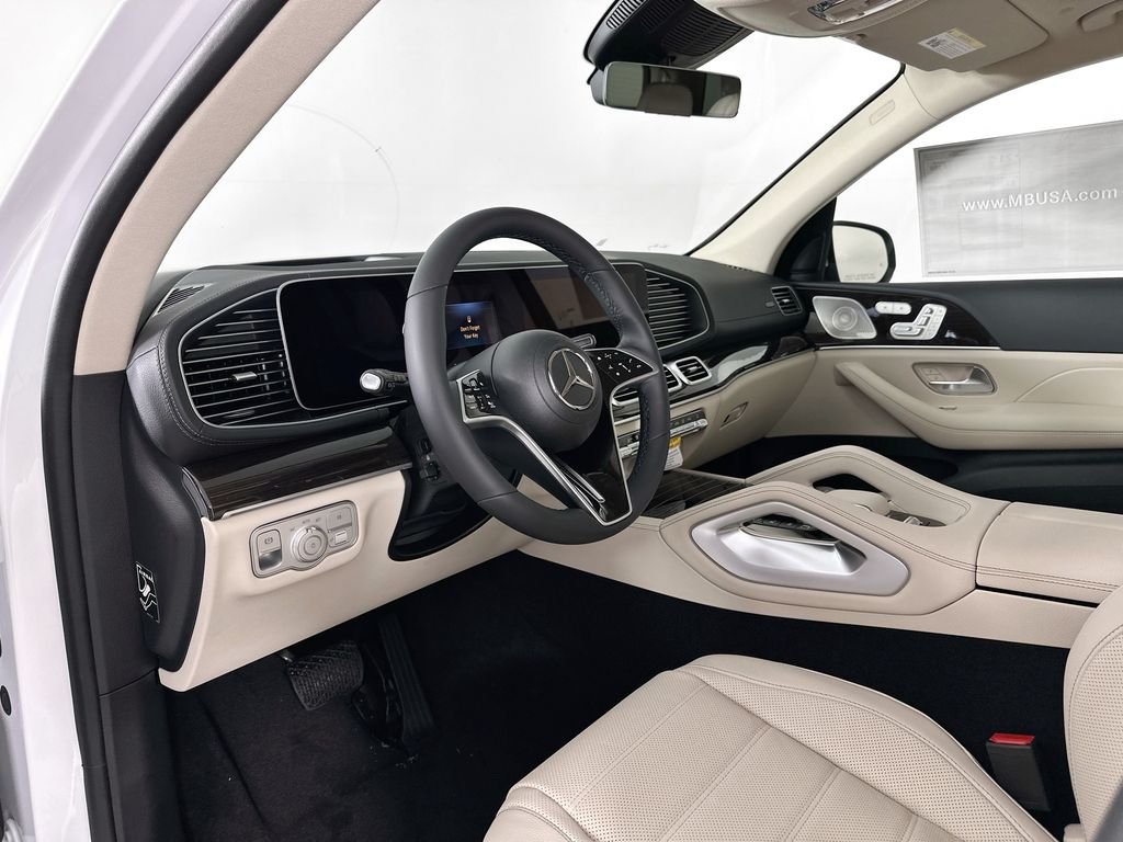 New 2026 MANUFAKTUR Moonlight White Metallic Mercedes-Benz GLS 450 image 9