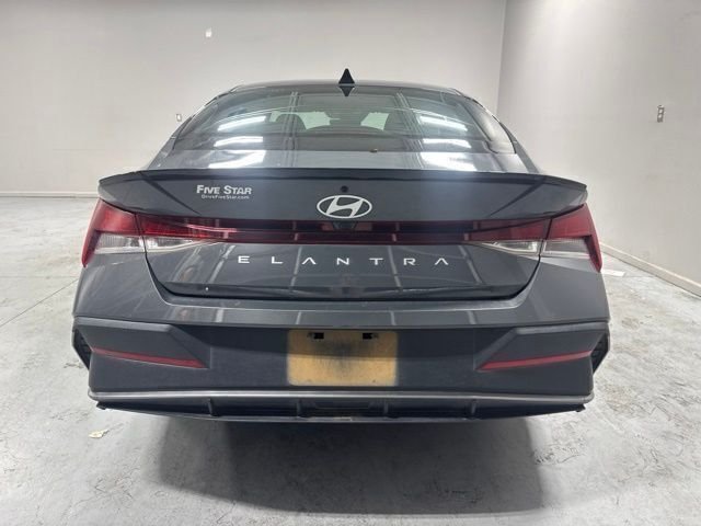Used 2025 Gray Hyundai SEL Sport image 7