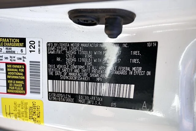 Used 2015 White Toyota XLE image 33