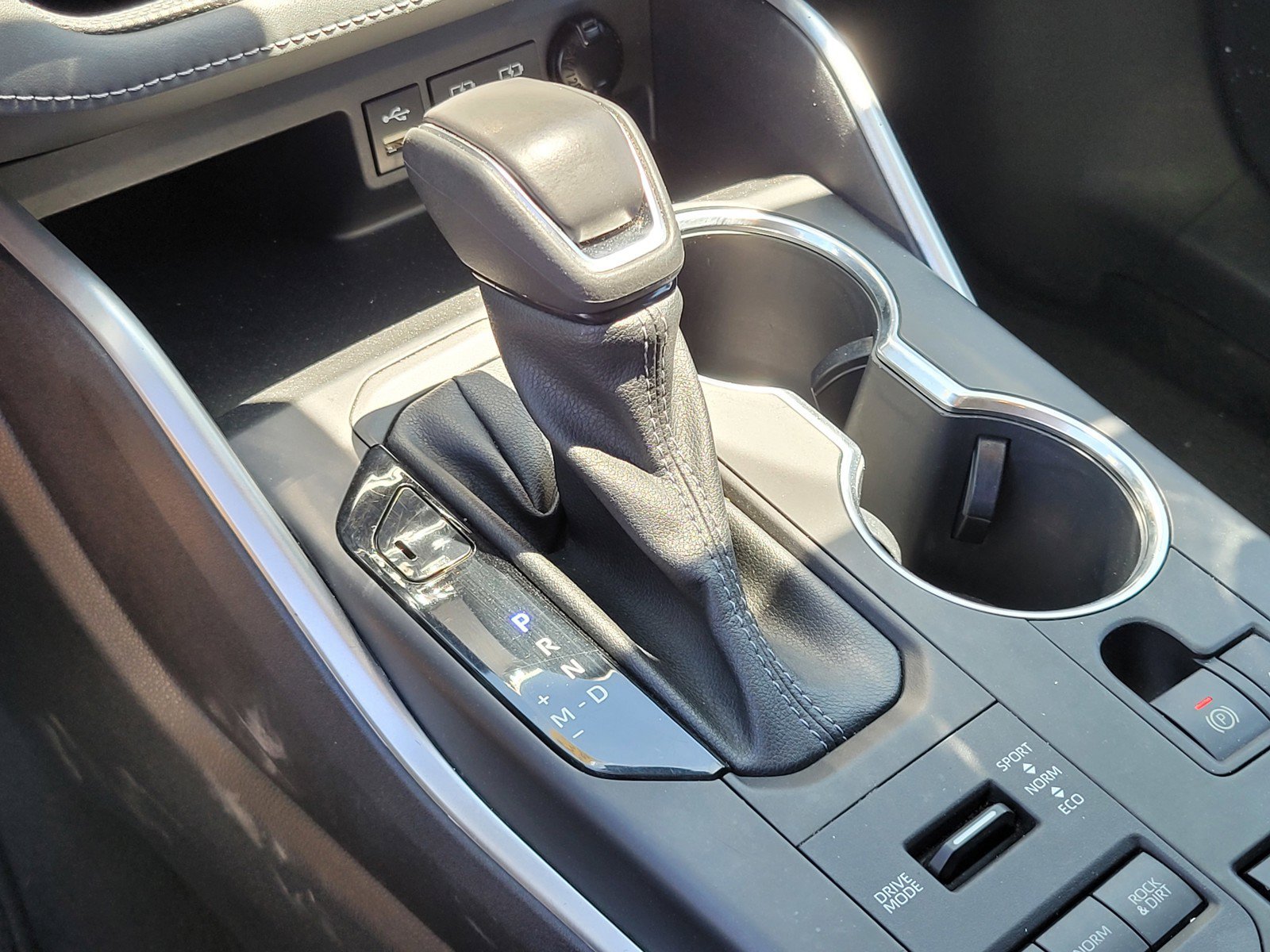 Used 2022  Toyota XLE image 21