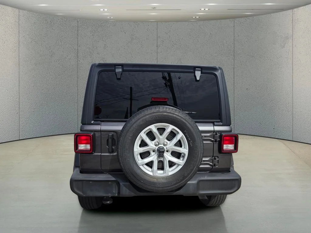 Used 2023 Gray Jeep Sport S image 4