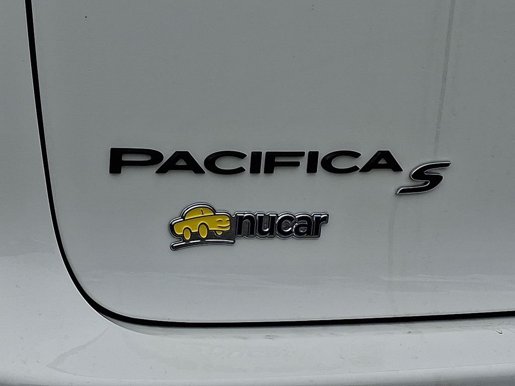 New 2026 Bright White Clear-Coat Exterior Paint Chrysler Select image 19