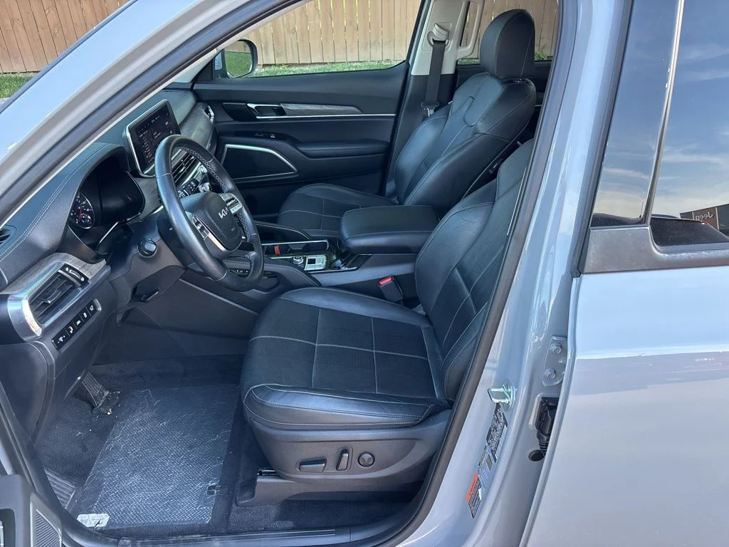 Used 2022 Gray Kia EX image 9