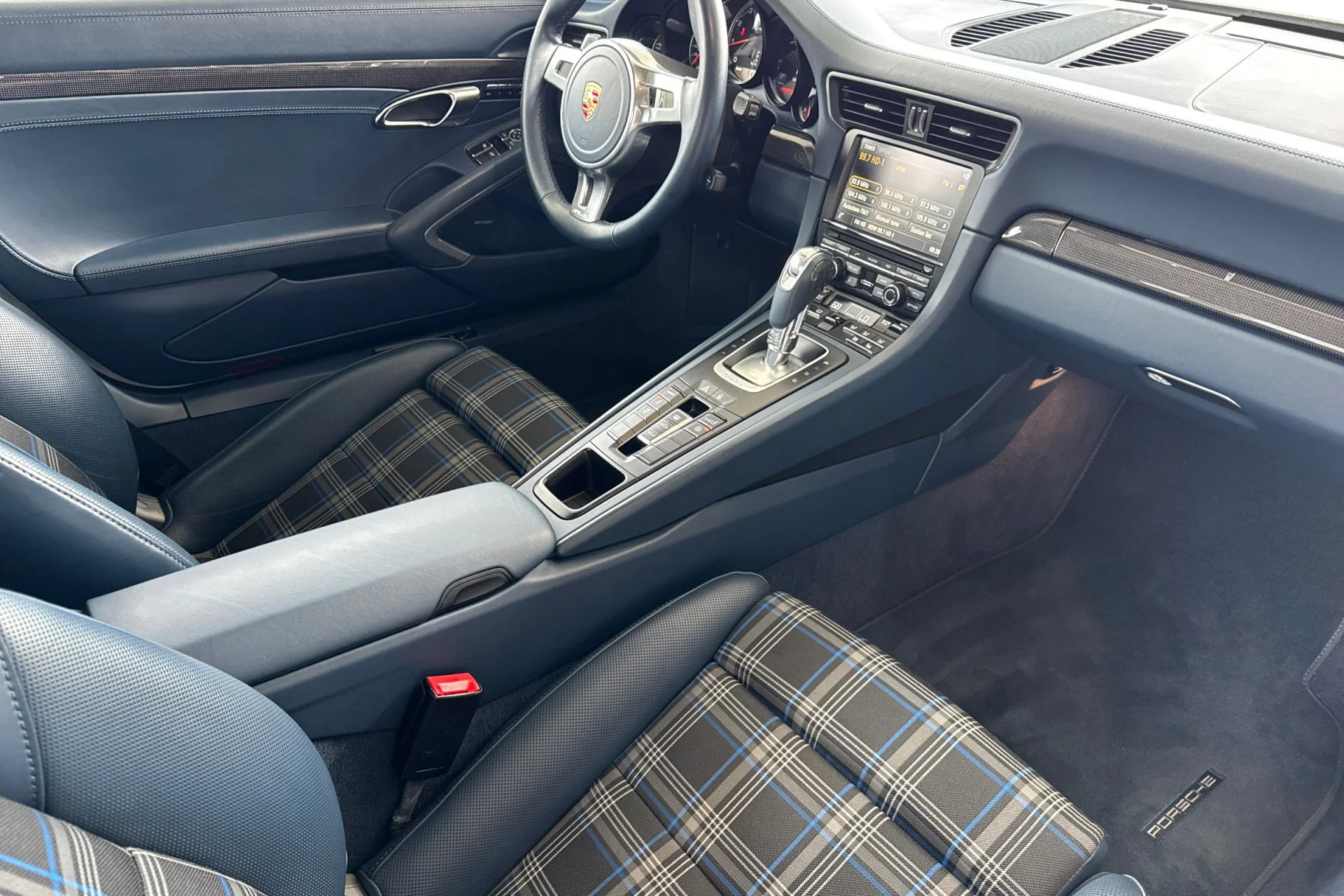Used 2015 White Porsche Turbo image 17