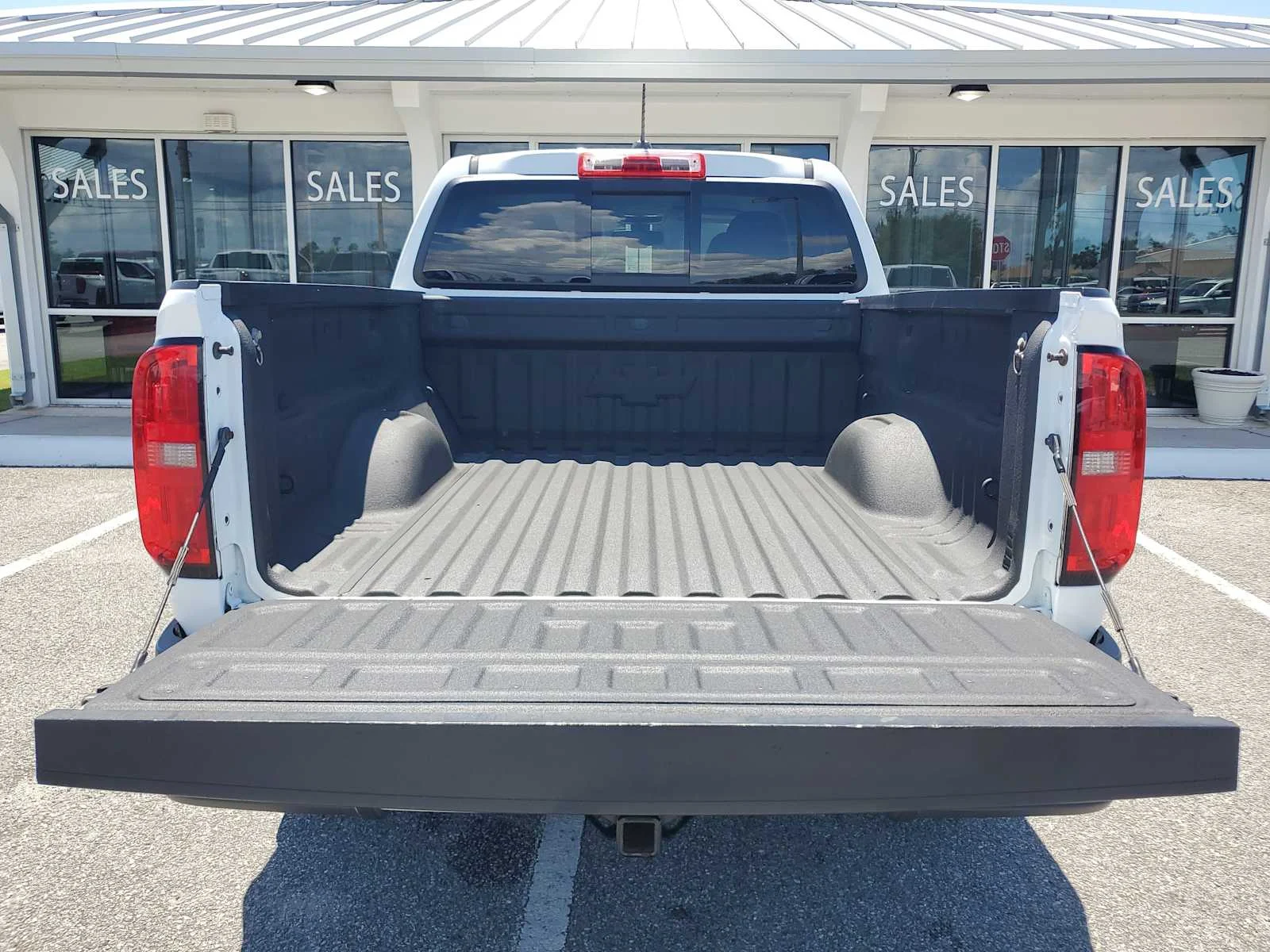 Used 2021 SUMMIT WHITE Chevrolet 4WD Z71 image 6