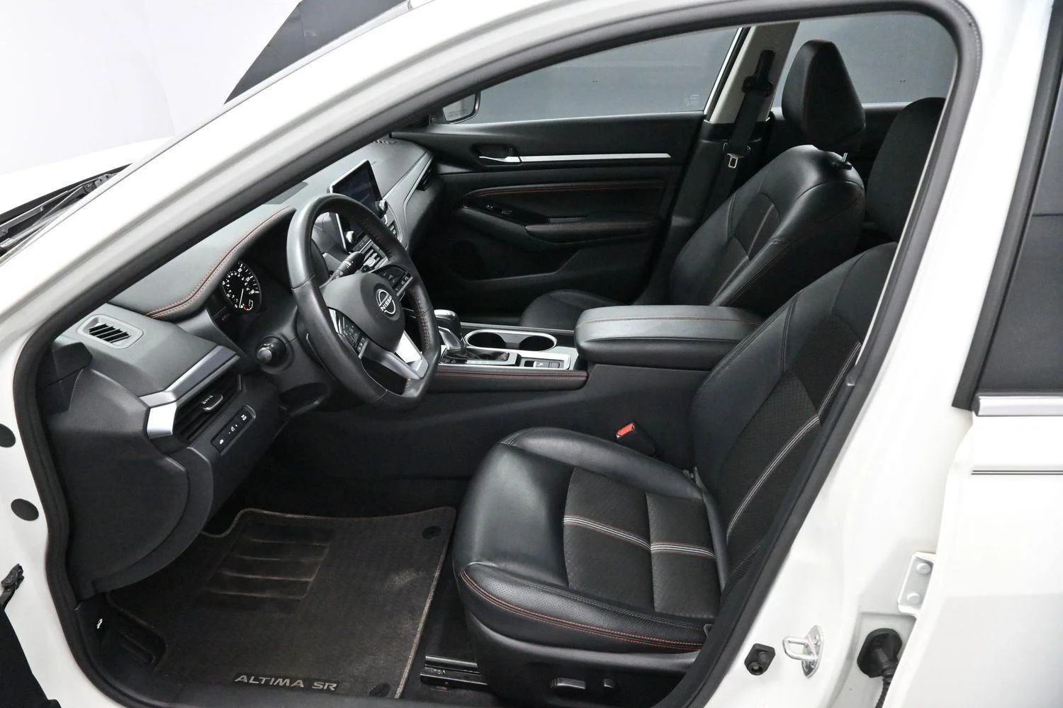 Used 2023 Pearl White Tricoat Nissan 2.5 SR image 11
