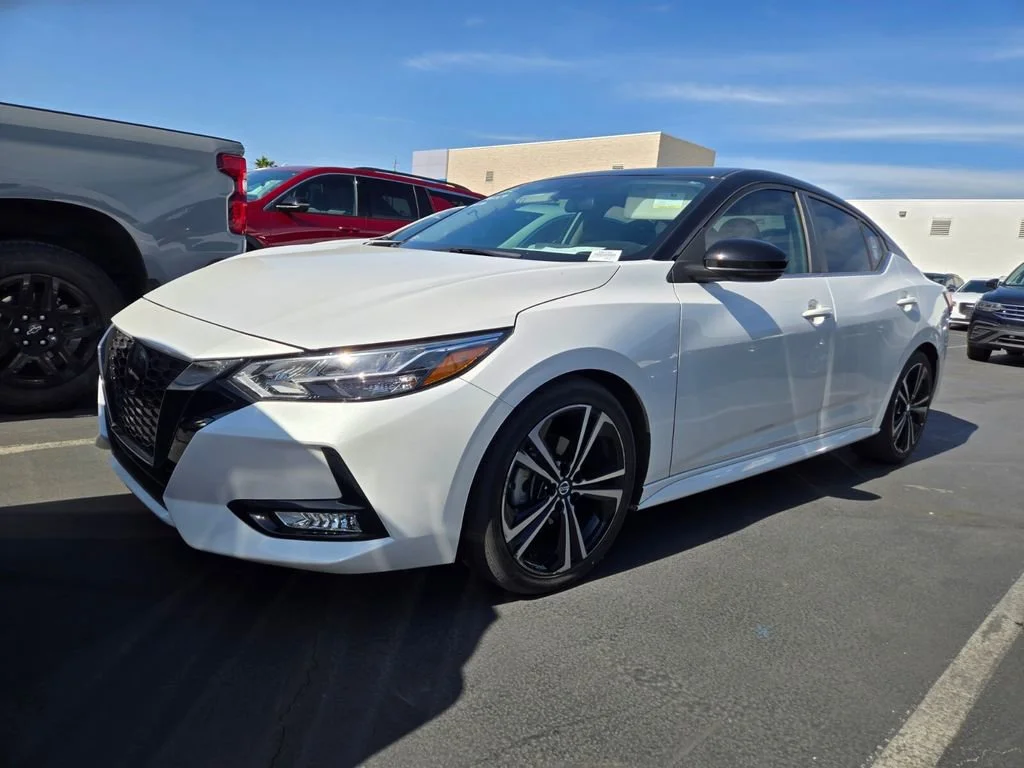 Used 2022 Aspen White Trico Nissan SR image 1