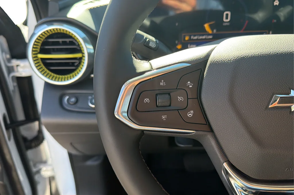 New 2026 Summit White Chevrolet ACTIV image 22