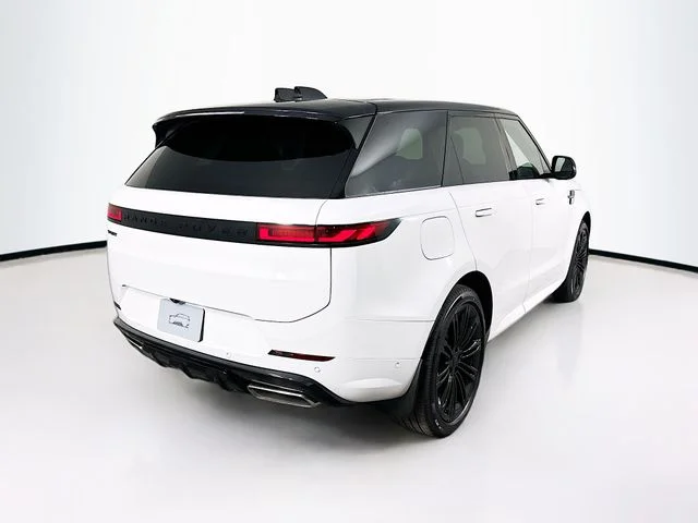 New 2026 White Land Rover Dynamic SE image 5