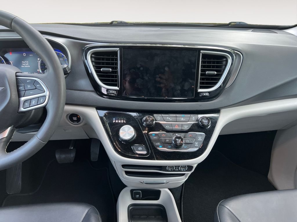 Used 2024 Silver Chrysler Touring L image 11