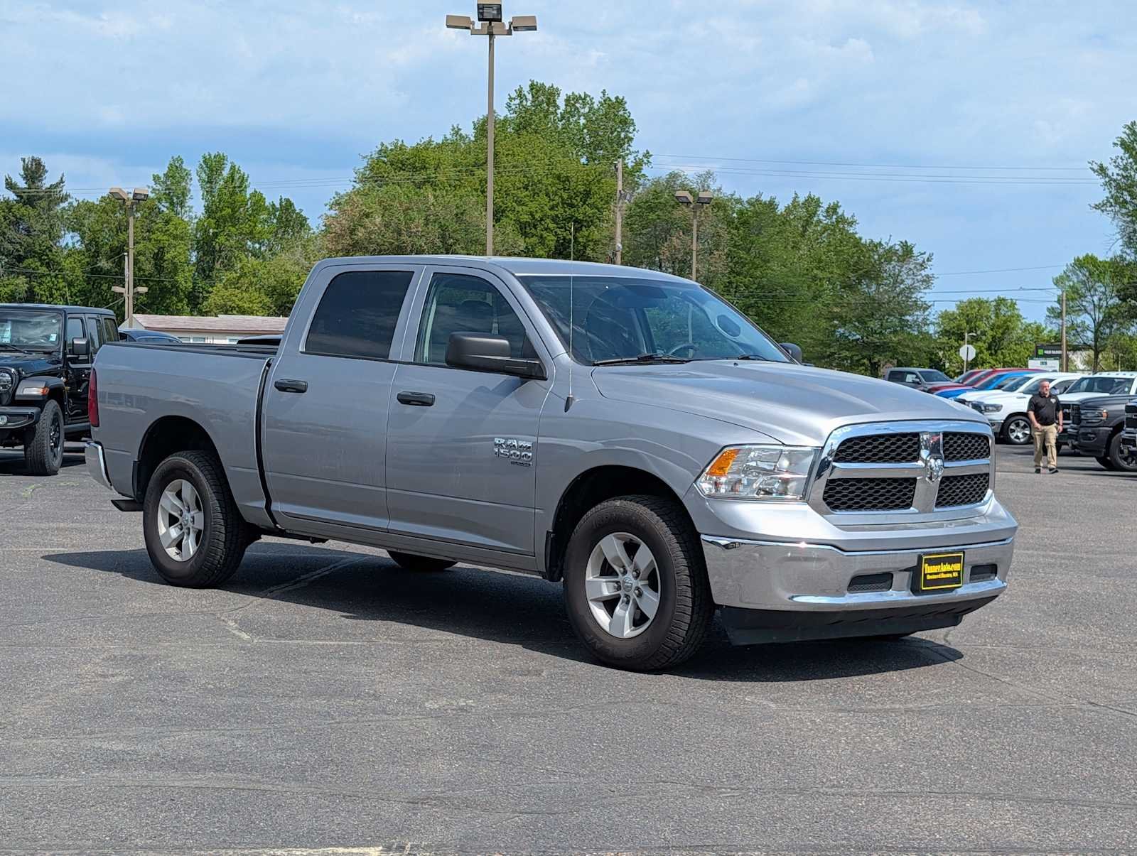 2022 RAM 1500 Classic SLT 4x4 Crew Cab 5'7's photo