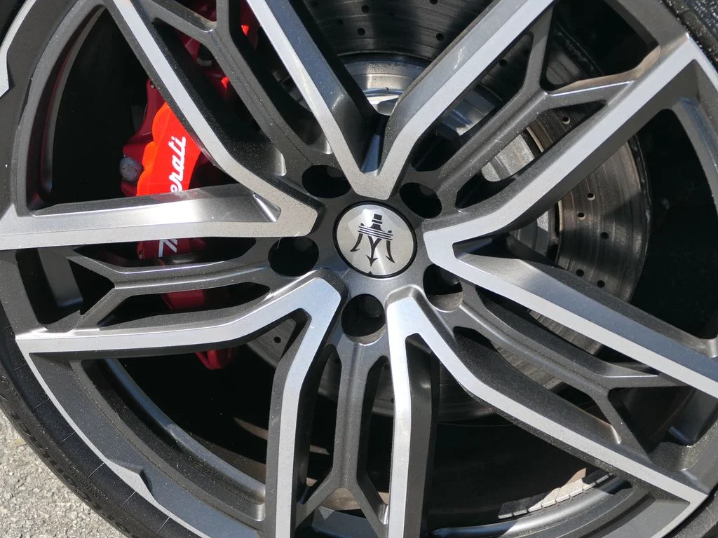 Used 2024  Maserati Modena image 9