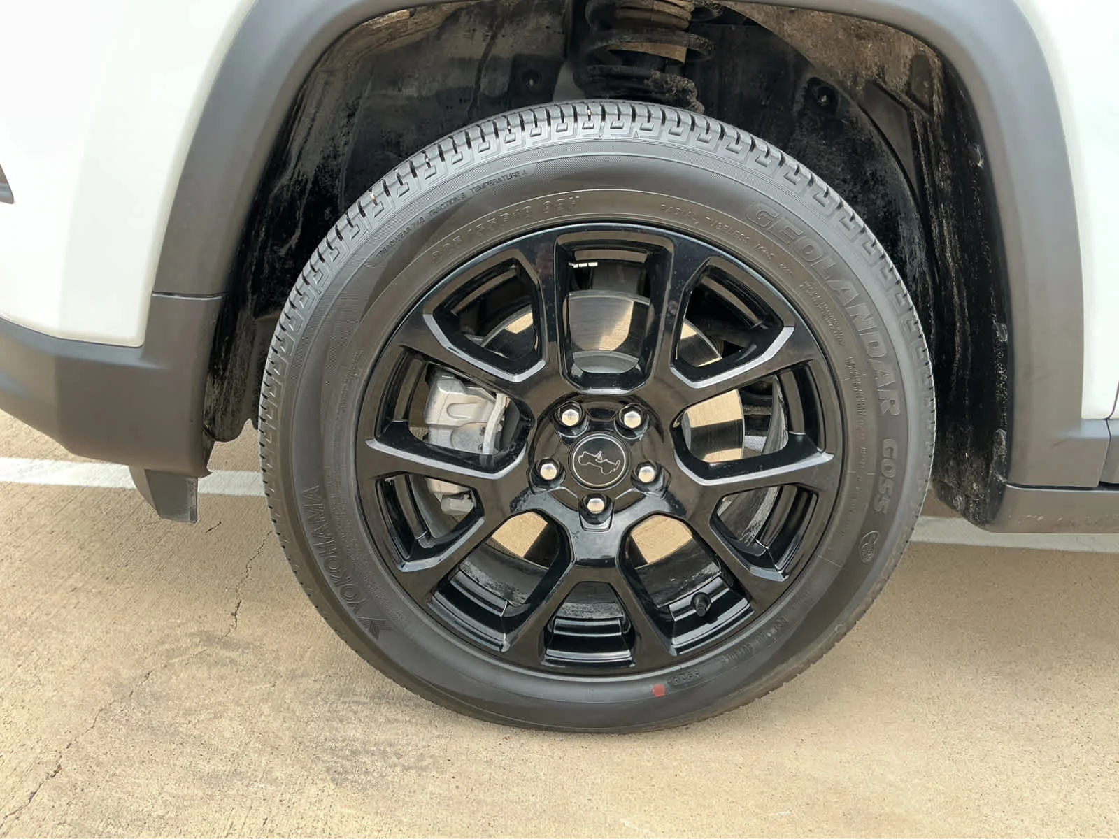 Certified Used 2025 Bright White Clearcoat Jeep Latitude image 11