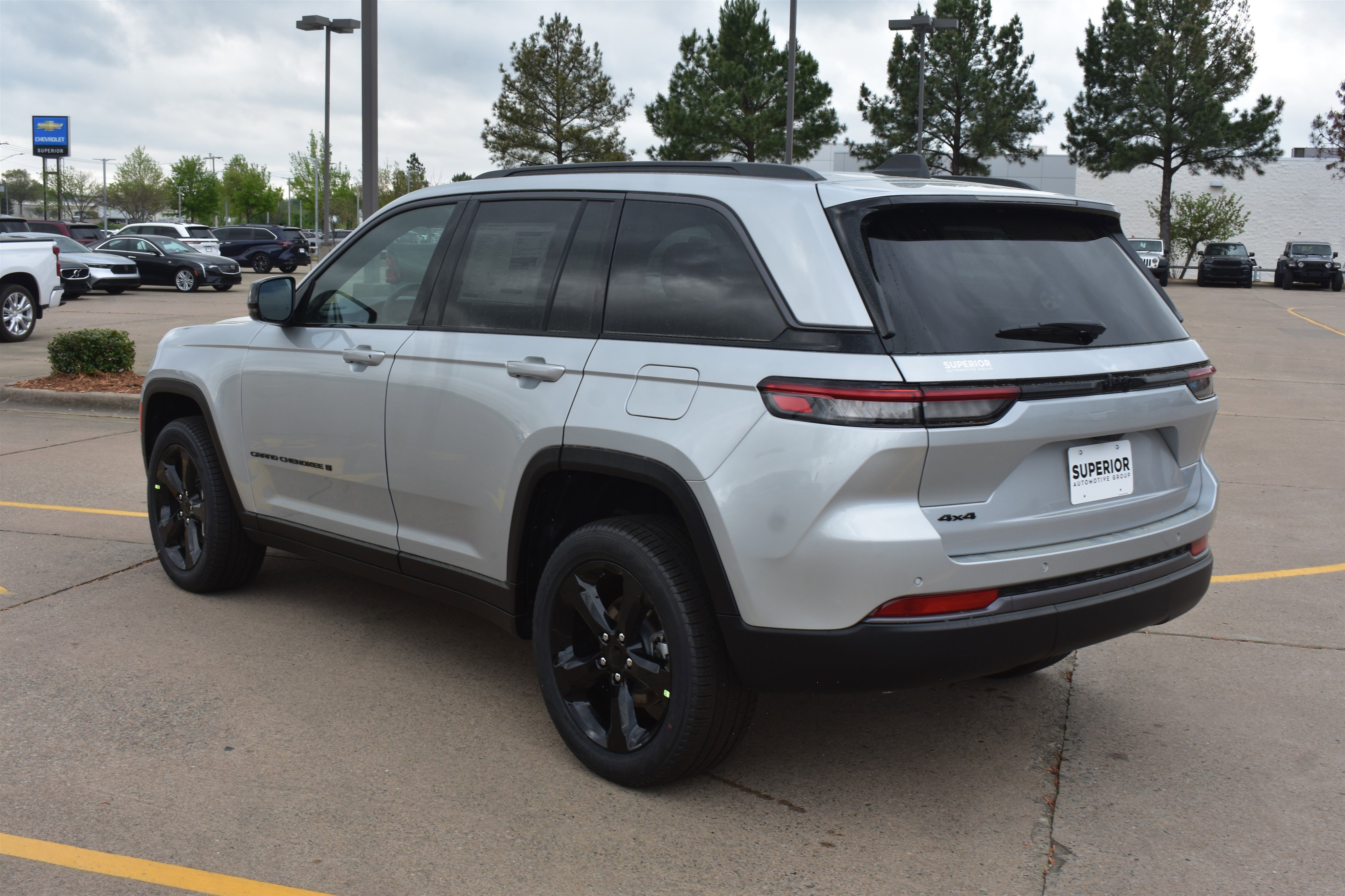 New 2026 Silver Zynith Exterior Paint Jeep Limited image 8