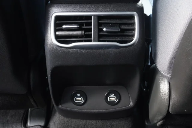Used 2023  Hyundai SEL image 23