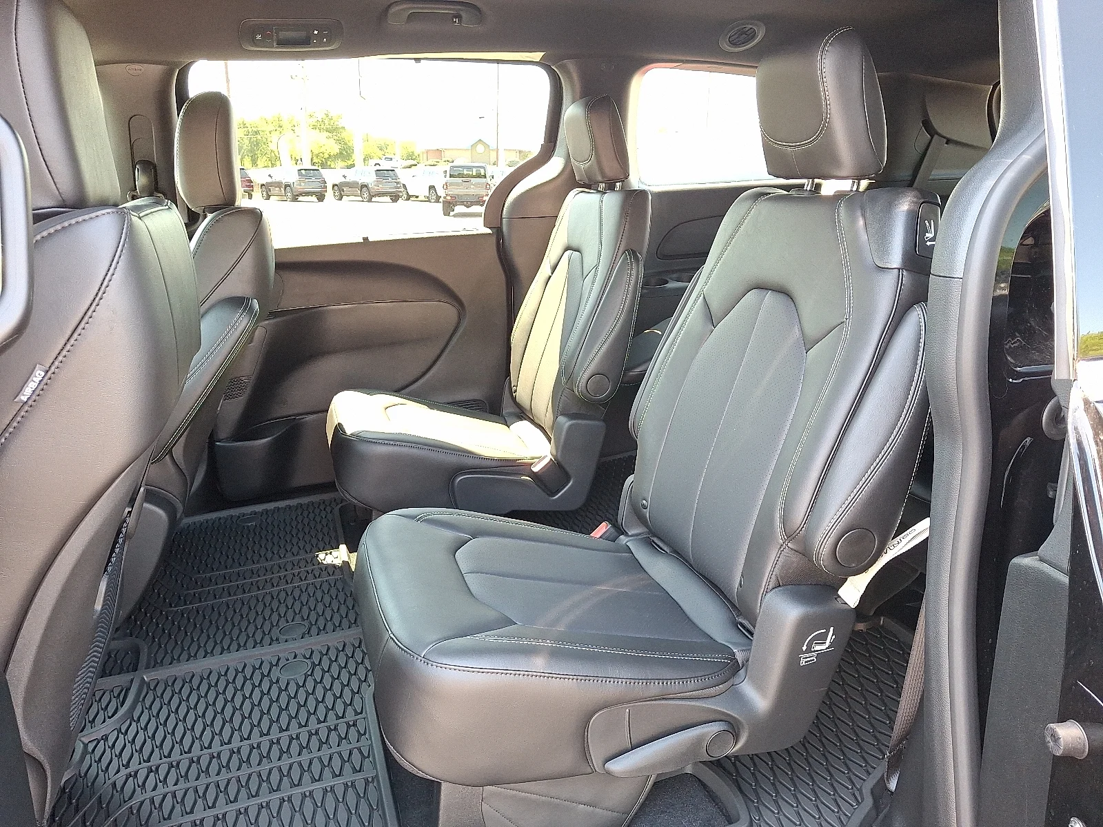 2026 Chrysler Voyager LX - Photo 11