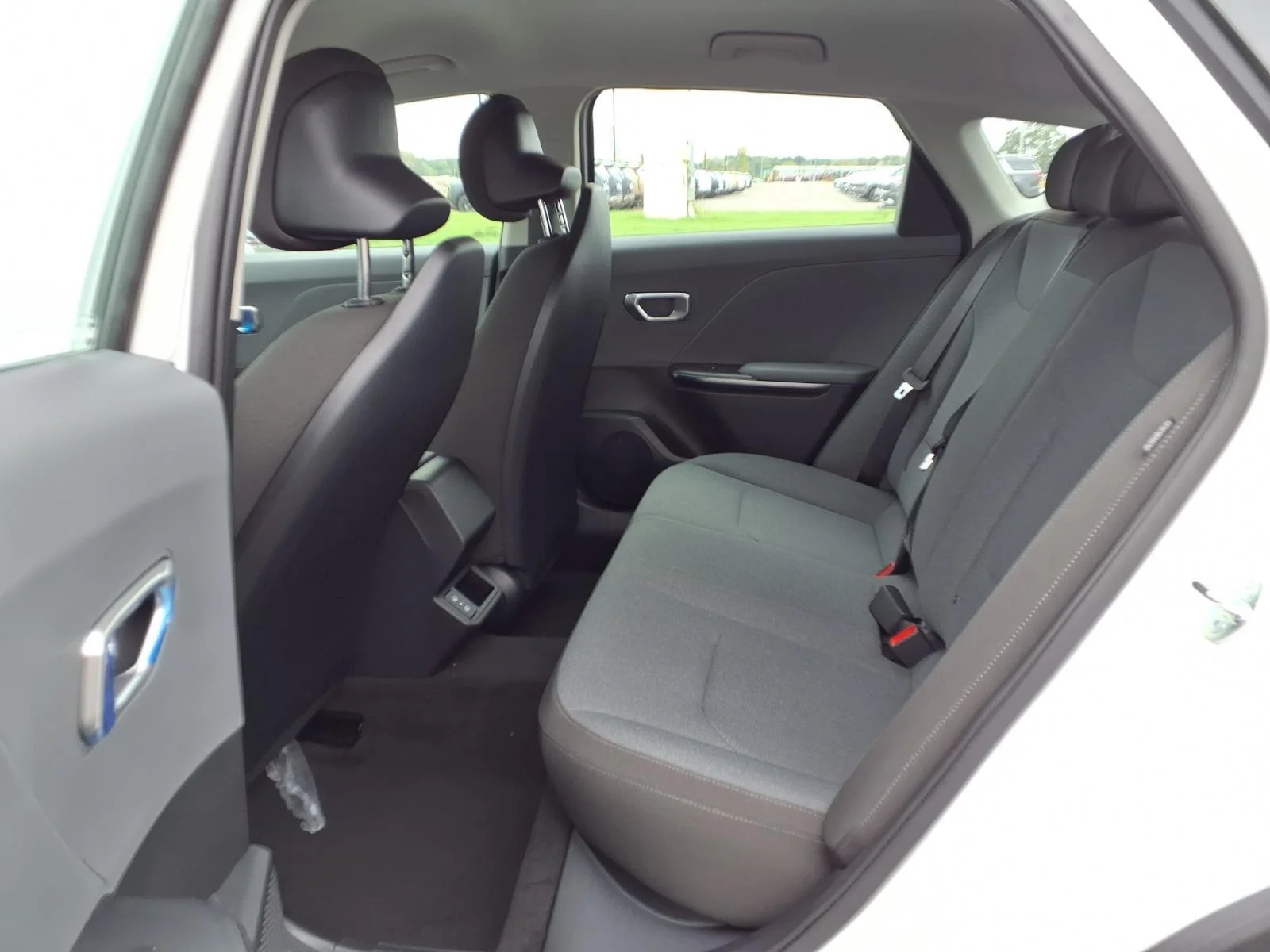 New 2026 Snow White Pearl Kia LXS image 13