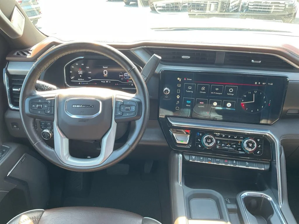 Used 2025 White Frost Tricoat GMC Denali image 17