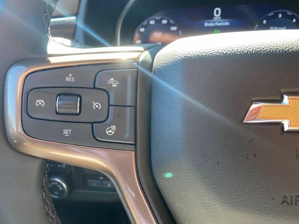 Used 2023 IRIDESCENT PEARL TRICOAT Chevrolet High Country image 16